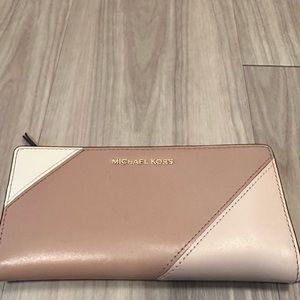 Michael kors wallet